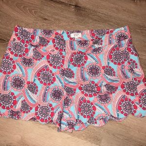 Size 10 Crown & Ivy scallop shorts. 3inches NWOTs